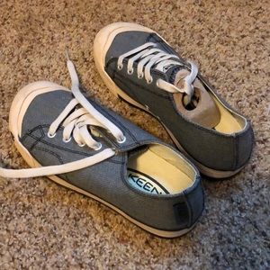 Keen tennis shoes